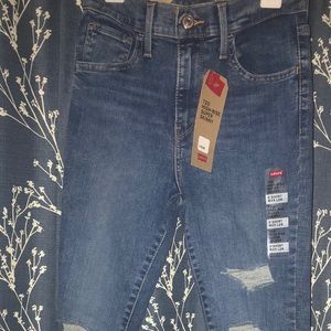 Levis Super High Rise Skinny Jeans